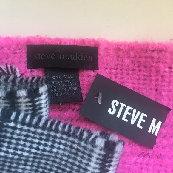 Steve Madden Glen / Prince of Wales Blanket Scarf - Picture 2 of 4